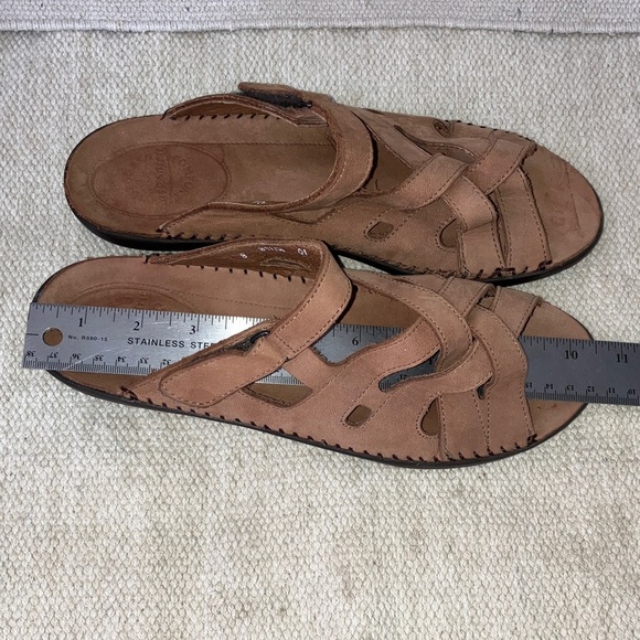 Easy Spirit women’s size 10 (fits like. 9.5 in my opinion) Tan Leather Sandals - Picture 10 of 16